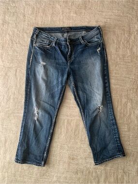 Silver Jeans Co. Distressed Mid-Rise Denim Aiko Curvy Capris